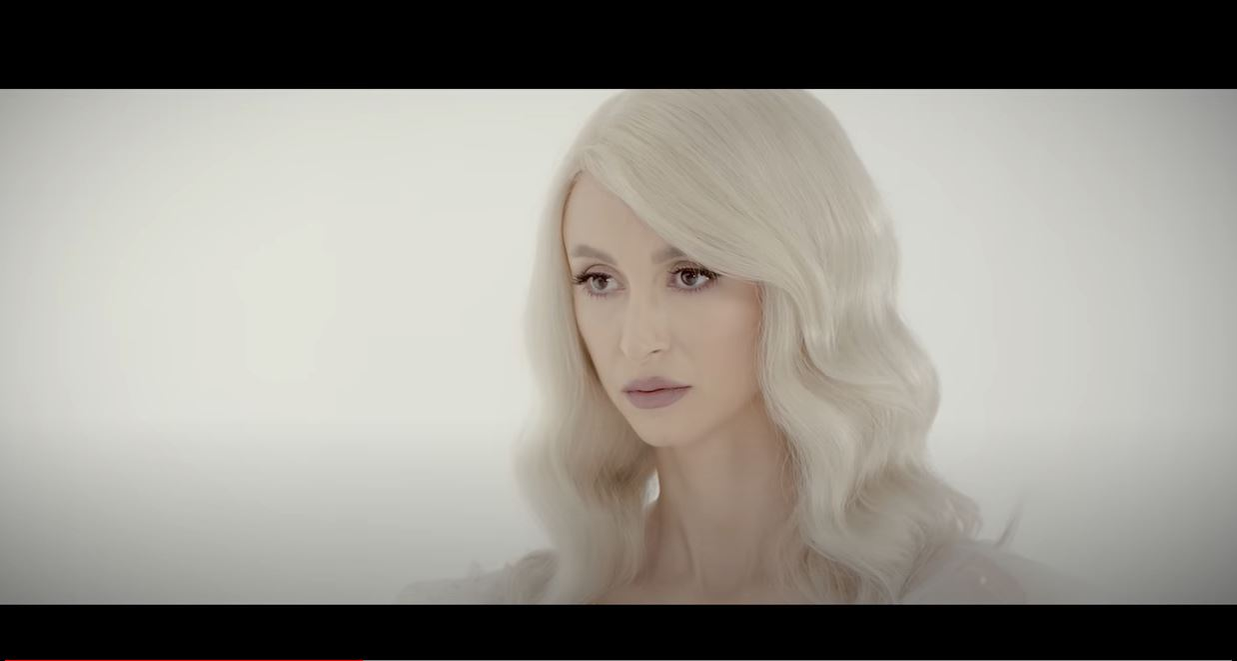 Andreea Bălan, topless în clipul celei mai noi melodii! Anunțul făcut despre piesa “Am crezut în basme”