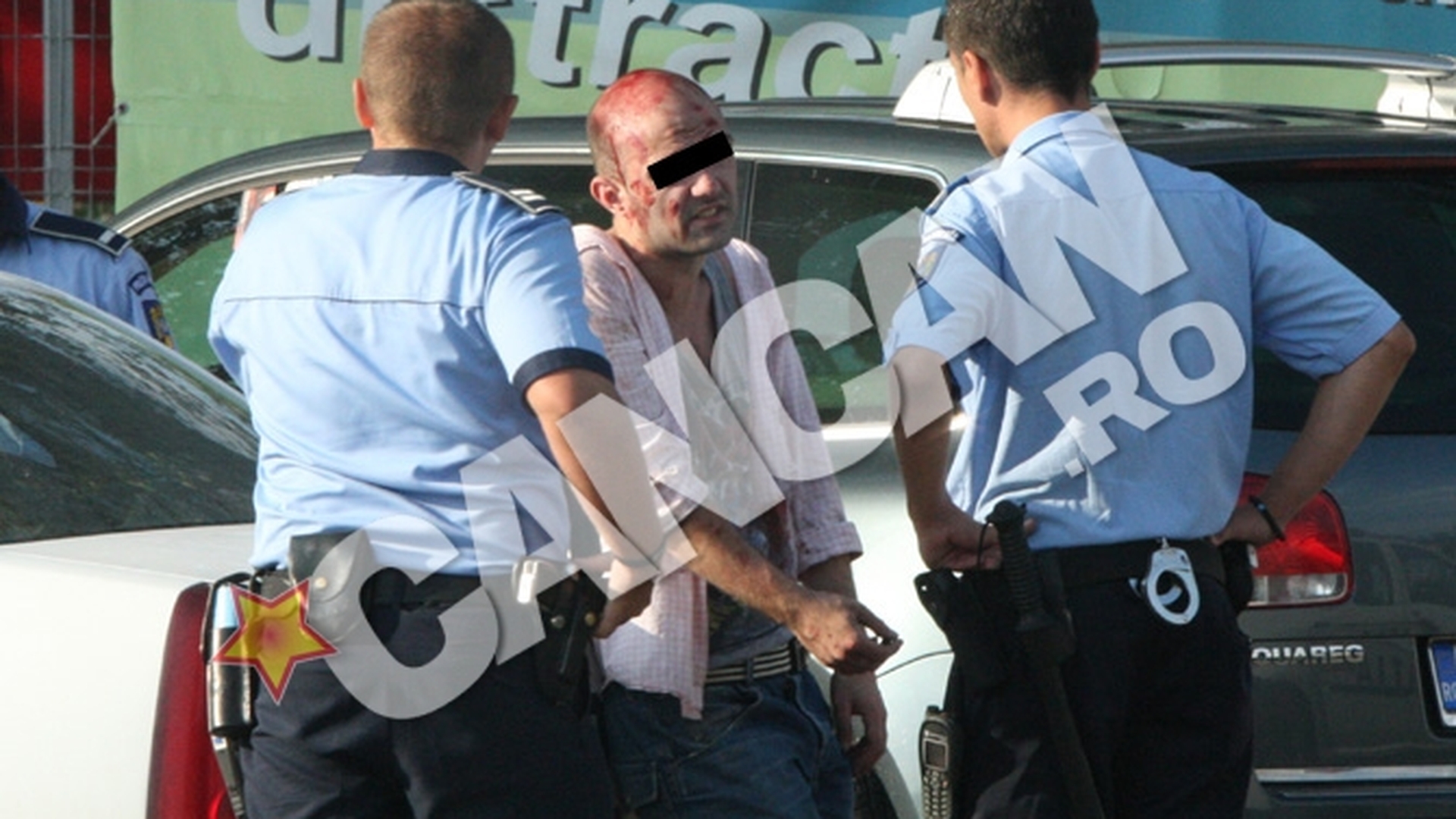 Bataie in fata unui club de pe litoral! Si-au impartit shoturi la bar, iar apoi pumni si picioare in fata clubului