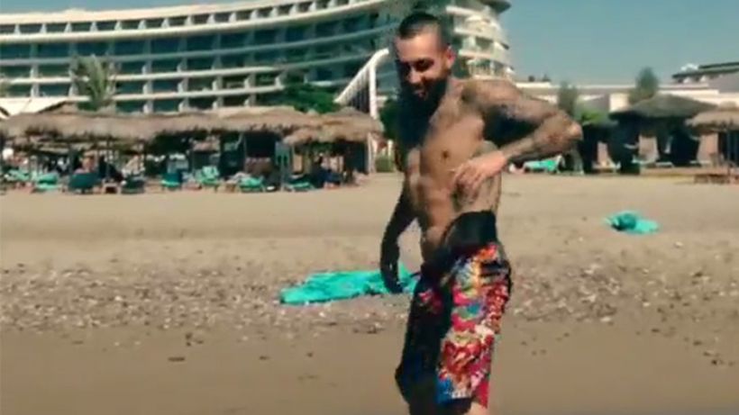 Antonia, în bikini pe plajă lângă Velea? Vezi ce schemă a făcut artistul şi cum s-a jucat bruneta în apă