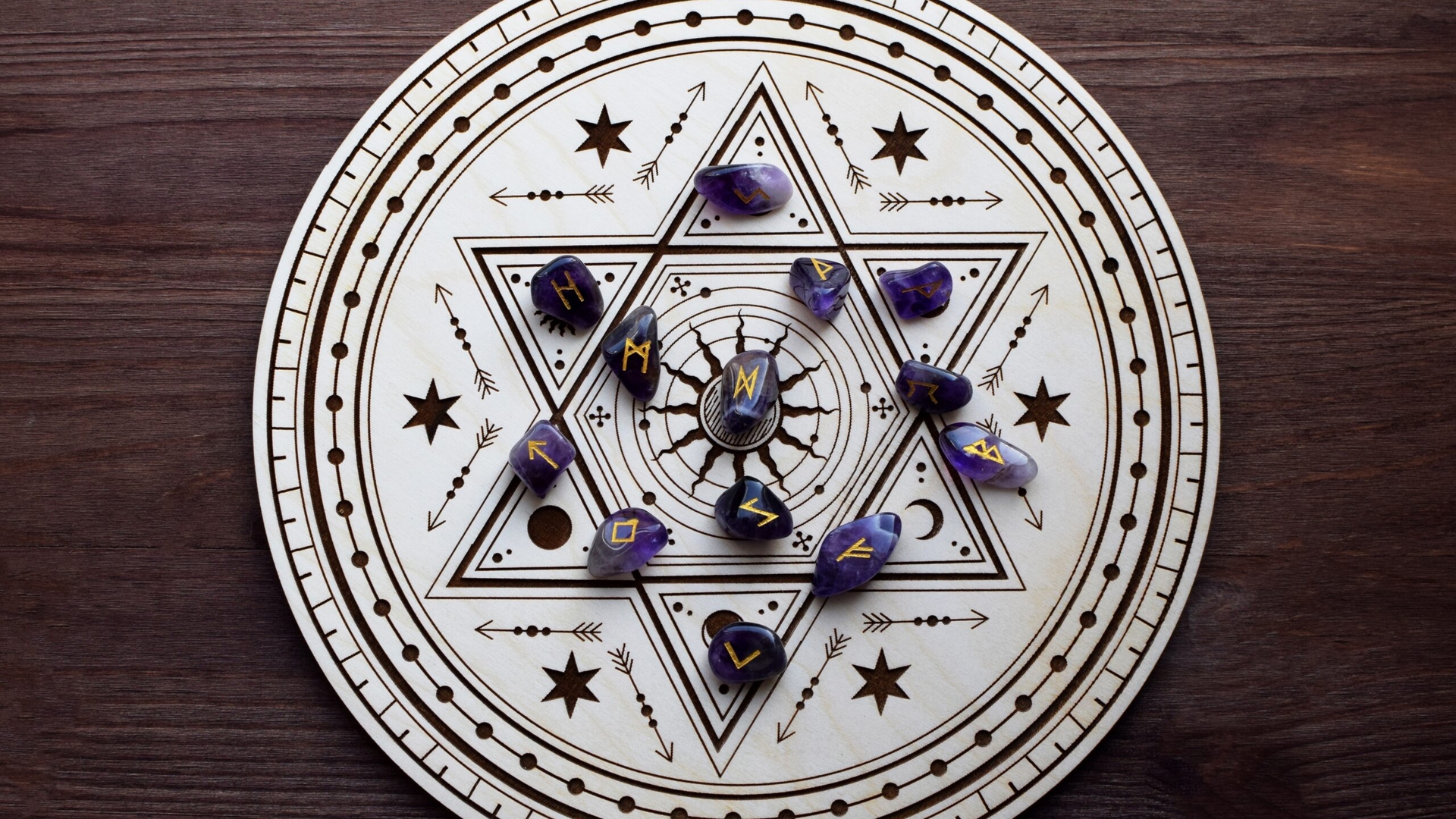 Horoscop rune azi, 14 iunie 2026. Uruz avertizează o zodie: lasă vechiul să moară pentru ca un nou început să apară în viața ta!