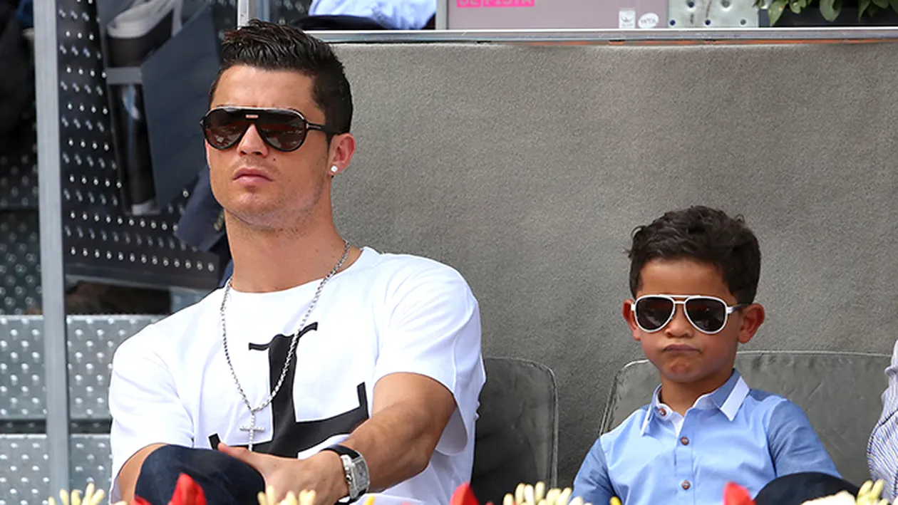 Ronaldo s-a pozat cu fiul lui. E incredibil cât de mult seamănă cei doi!