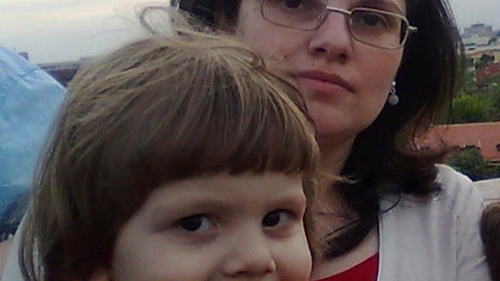 Mama lui Ionuț, băiețelul sfâșiat de maidanezi, face dezvăluiri uluitoare! Ce spune că-i apare pe ceașca de cafea
