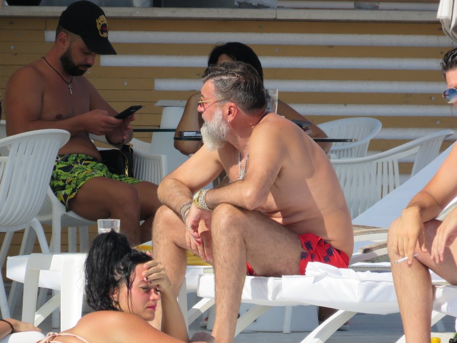 Rafinatul domn Dan a făcut furori la Mamaia cu noul look