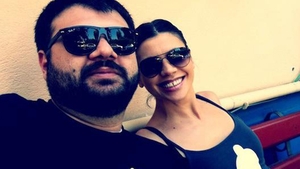 Asa nu l-ai mai vazut pe Grassu XXL niciodata! Tandru si atent, a sorbit-o din priviri pe Laura Andresan! Si hip-hop-erii iubesc