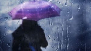 METEO 24 MARTIE: Nu vă uitaţi umbrelele acasă! Ploile şi ninsorile nu ne lasă nici astăzi 
