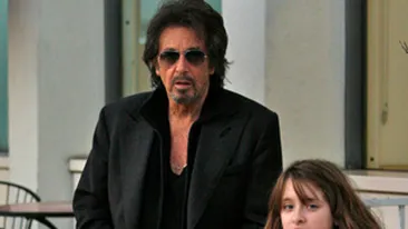 Al Pacino si-a escortat fiica