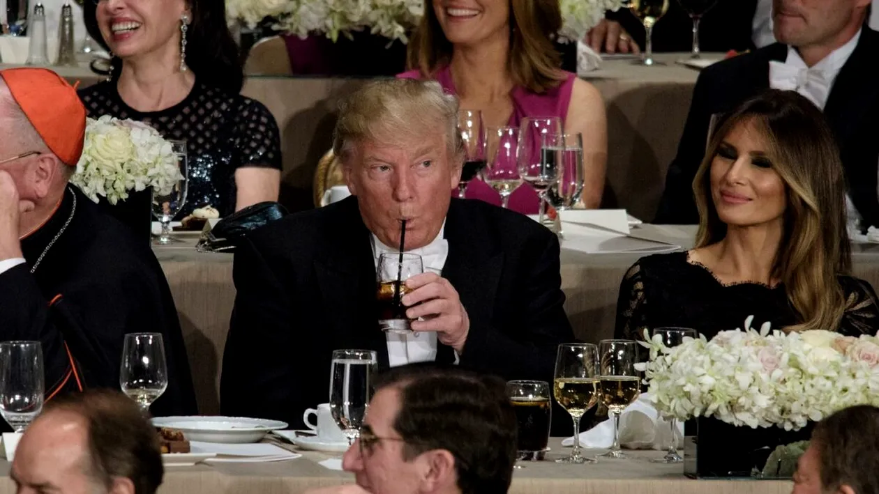 Donald Trump a semnat un ordin neobișnuit! De ce renunță la paiele de băut ecologice