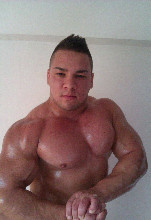 Luptător MMA, băgat în puşcărie pentru droguri. Îşi ţinea banii în seiful mătuşii, grefieră la Judecătoria din Iaşi
