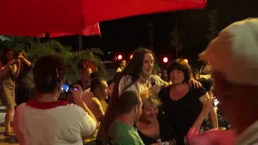 Maria Dragomiroiu a facut show de zile mari pe litoral. Vezi aici cum a ridicat artista publicul in picioare!