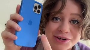 Știai că fiecare iPhone are un buton secret?! Ce se întâmplă dacă îl apeși