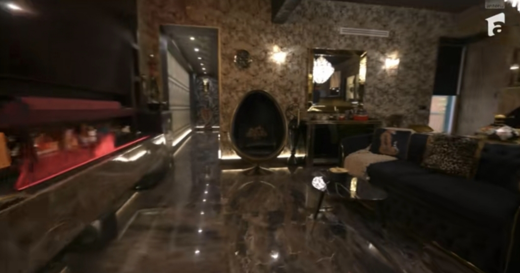 Cum arată casa în care locuiește Prințul Marco la Roma. Ceas Rolex în perete, tapet Gucci și perne Hermès