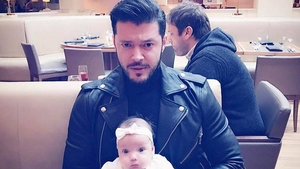 VICTOR SLAV este îngrijorat pentru fiica lui în ziua botezului! Bărbatul se teme ca micuţa Sofia să nu…