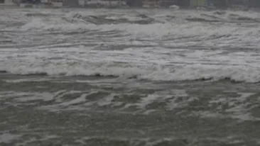 Patru porturi sunt inchise si doua nave sunt blocate pe Dunare din cauza ghetii