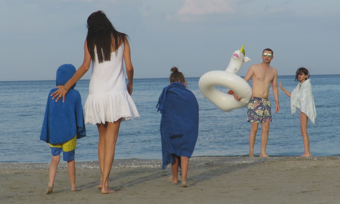 Adi Sînă și Anca Serea au fost la Mamaia împreună cu cei trei copii pe care îi au împreună