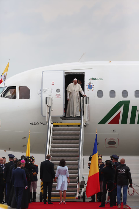 Papa Francisc este în România! Imagini super-exclusive + informații în premieră