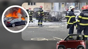 Cât a costat mașina care a ars ca o torță în București. Cine a adus pe piața din România vehiculele electrice din China