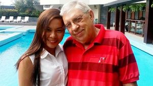 Bărbatul din imagine s-a căsătorit de 8 ori. De ce a divorțat de soțiile lui și cât a durat cea mai scurtă căsnicie