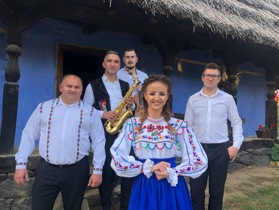 Cântăreața Lavinia Pop, amintiri emoționante: ”Învățam cântece patriotice vechi cu bunica mea, mă imaginam în…”