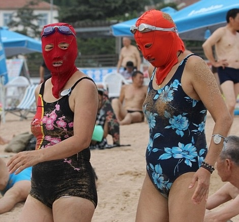 N-o să-ţi vină să crezi cum fac plajă chinezii! Imaginile te vor face să râzi cu până la lacrimi