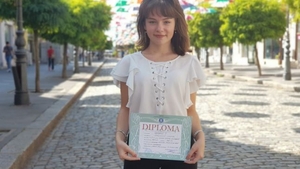 Eleva de 17 ani din Brăila care a demonstrat că telefonul mobil este dăunător: Experimentul grâului iradiat