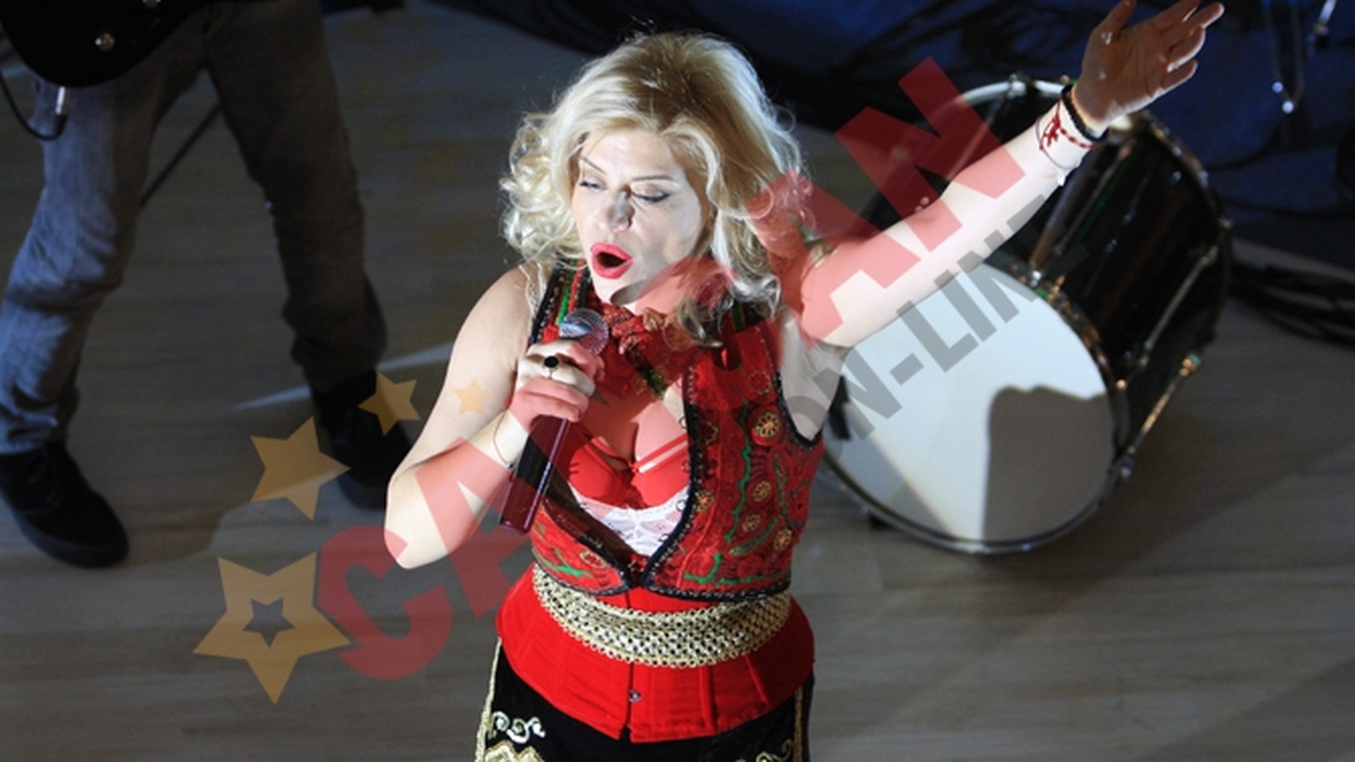 FOTO Primul concert in format 3 D din Romania! Loredana a pregatit fanilor un spectacol unic