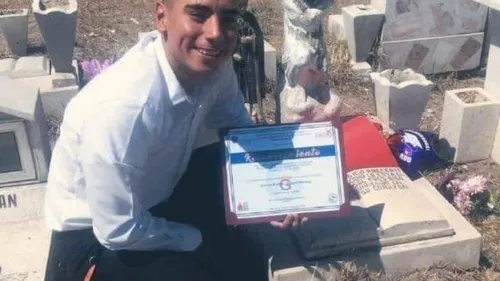 Ce a pățit un tănâr cand a mers la mormântul mamei lui cu diploma în brațe. S-a apropiat de locul de veci și a încremenit