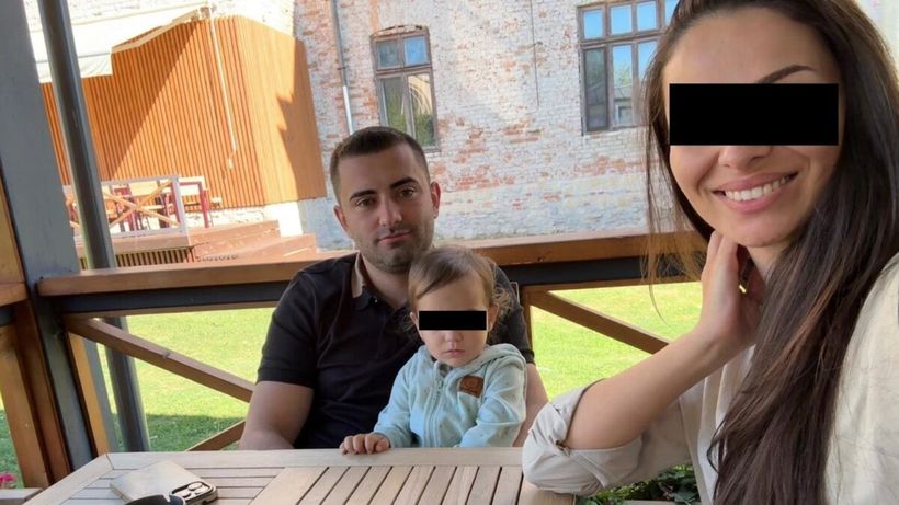 Cine sunt părinții fetiței de 2 ani care a murit pe scaunul medicului. Tatăl său ar fi un antreprenor de succes