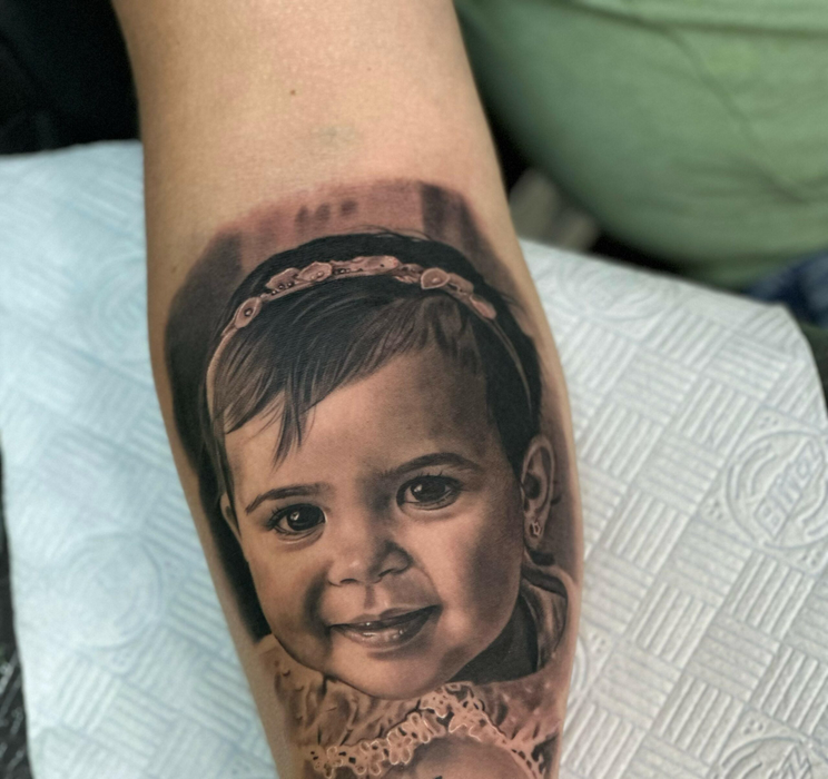 Mulți părinți își tatuează portretul copiilor foto: arhivă personală