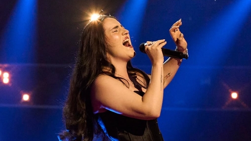 Cine este Teodora Sava, românca de 24 de ani care a întors toate cele patru scaune la The Voice UK