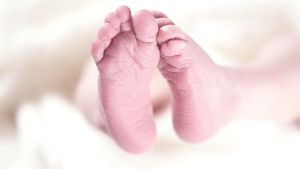 Medicii, uimiți după ce o femeie a adus pe lume un bebeluș macrosom. Cum arată copilul care a cântărit 6 kilograme și jumătate la naștere. FOTO