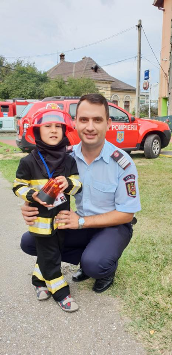 Patrick a devenit cel mai mic pompier din Gorj