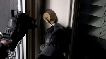 Este, probabil, cel mai prost hoț din România! A spart o locuință din Brăila, dar la plecare... “Ți-am intrat pe profilul de Facebook și ți-am văzut fața!”