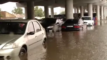 Timișoara, inundată după o ploaie torențială! Traficul a fost blocat