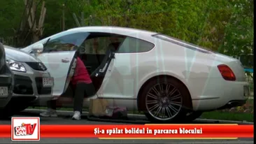 Curatatoriile auto nu mai sunt pe gustul unor bogatasi! Si-a spalat bolidul in parcarea blocului