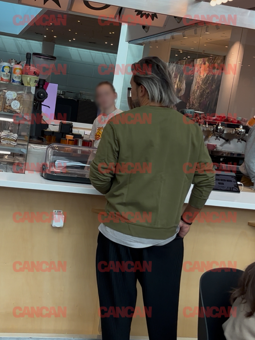 Adi Vasile, relaxat la cafenea în mall Băneasa