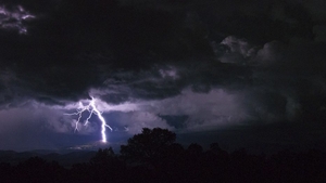 PROGNOZA METEO. Ploi, vijelii şi temperaturi în scădere în mare parte din ţară