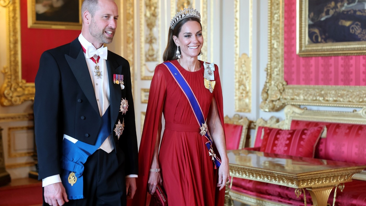 Ce semnificație APARTE are accesoriul purtat de Prințesa Kate la banchetul dat în onoarea lui Emmanuel Macron