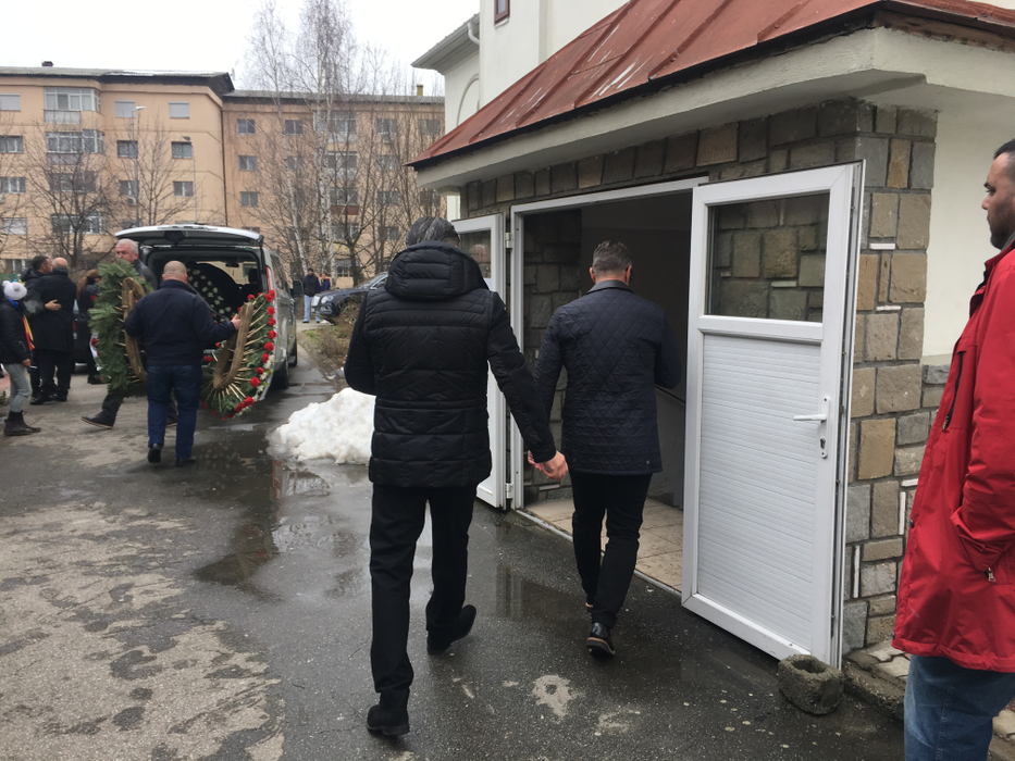 Laurențiu Reghecampf și-a înmormântat, marți, tatăl. Familia și prietenii au fost alături de celebrul antrenor
