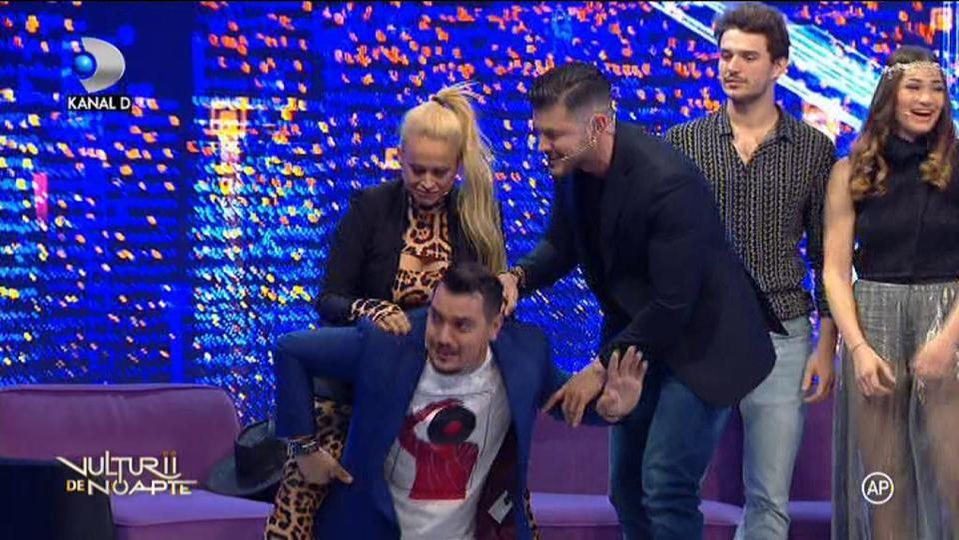 Victor Slav, provocat de Bursucu să răspundă la o întrebare intimă despre Anda Adam. Prezentatorul TV a răbufnit: “Să te controlezi”
