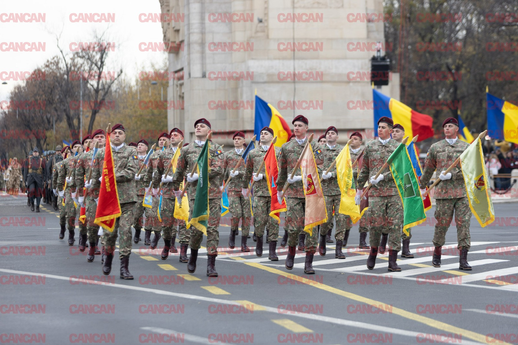 Imagini LIVE de la parada militară de 1 decembrie. Cum au apărut poliţistele la defilare. FOTO