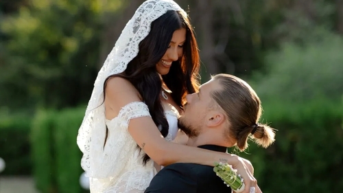 Alina Eremia a avut 7 torturi la nuntă! Imagini rare de la nunta cu Edy Barbu