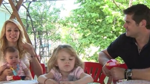 Catrinel Sandu isi petrece Pastele fara sotul ei! Vedeta ramane in Romania cu fetitele: "Gabriel pleaca in SUA"