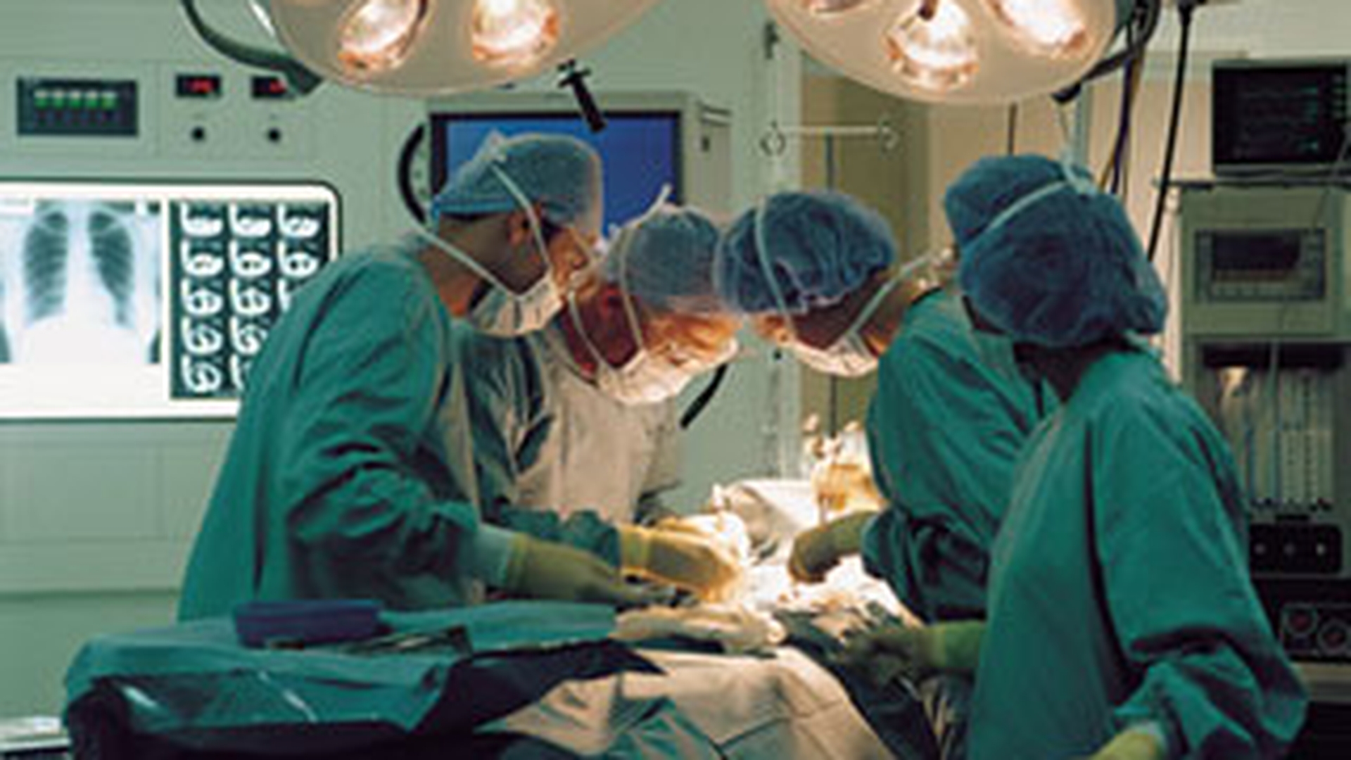 O fetita de patru ani diagnosticata cu o tumora inoperabila de medicii romani a fost salvata de americani