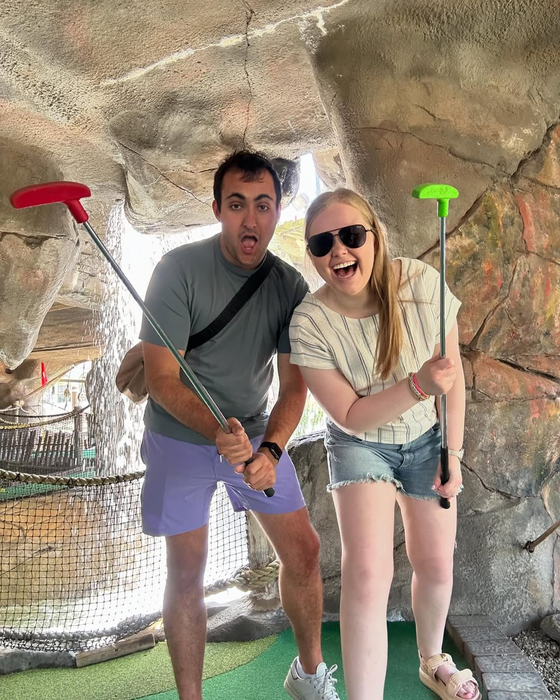 Celebra influenceriță s-a stins la doar 25 de ani. Cuvintele iubitului au făcut pe toată lumea să plângă: „Aducea lumină oriunde mergea”