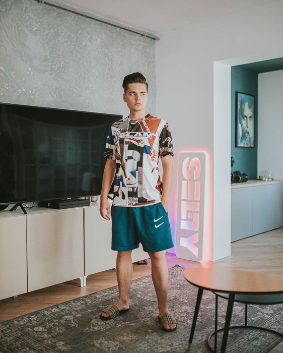 Imediat după ce a luat BAC-ul, Selly s-a întors la treabă! Care este proiectul la care a lucrat vlogger-ul în ultimul timp