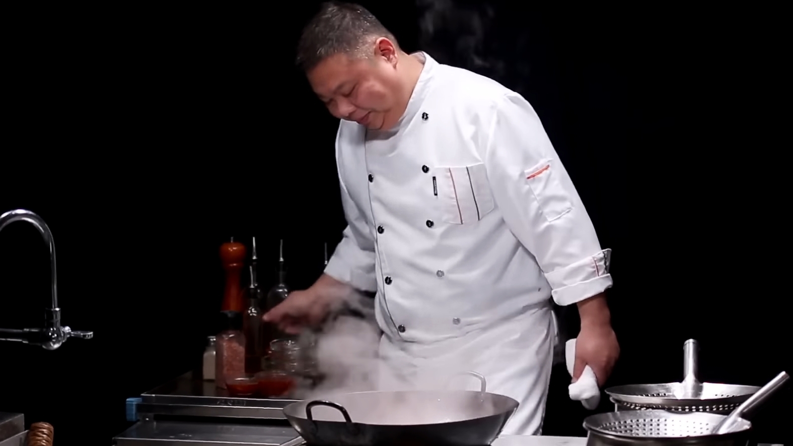 Chef John gătește pentru tine: Coaste de porc ca la Peking- rețeta bucătarilor cantonezi