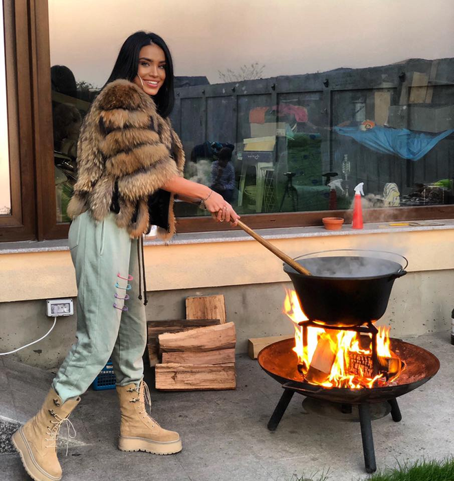 Din ce face bani Adelina Pestrițu, după ce s-a retras definitiv din televiziune