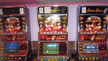 Un tanar din Suceava a distrus cu toporul opt aparate electronice dintr-o agentie de jocuri