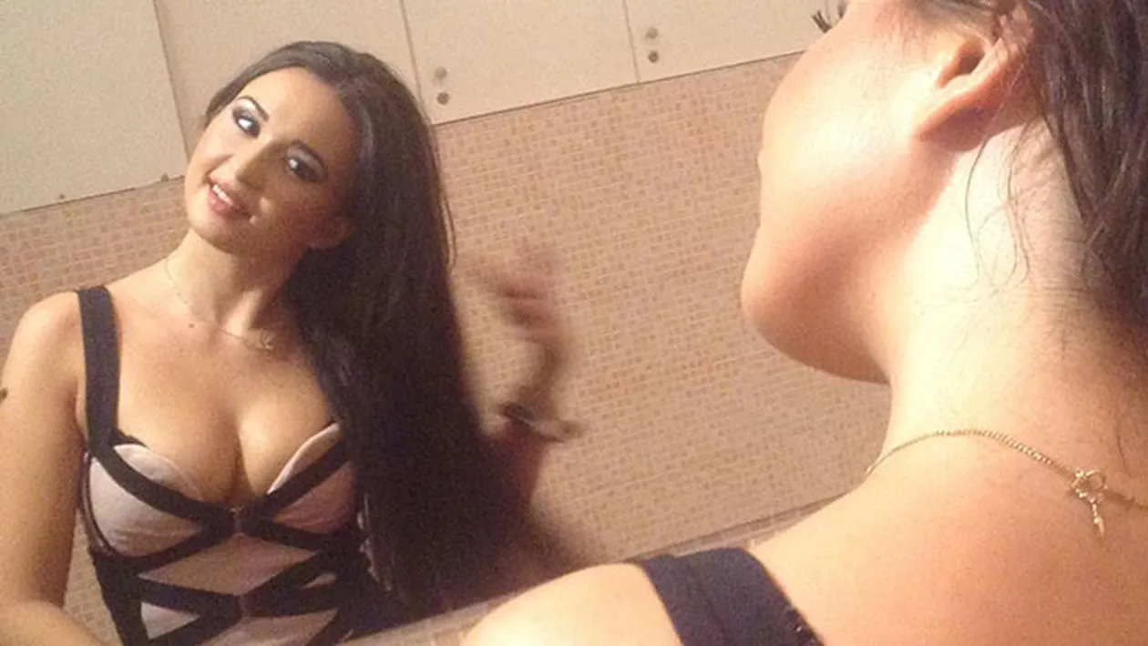 Una dintre surorile lesbiene si-a pus silicoane! Uite cum arata dupa operatia de marire a sanilor