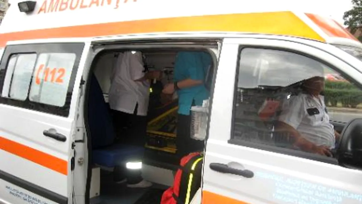 Grav accident la Baia Mare! Doi oameni au murit după ce o maşină a intrat într-un stâlp